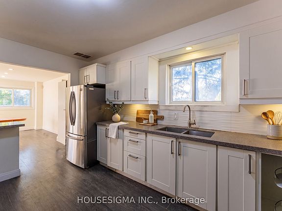 3rd image of 33 College Cres