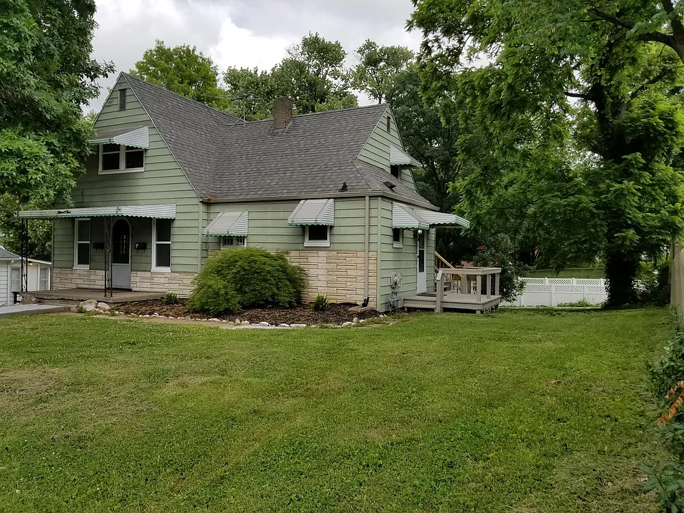 Front of Duplex, side enterance for lower unit.