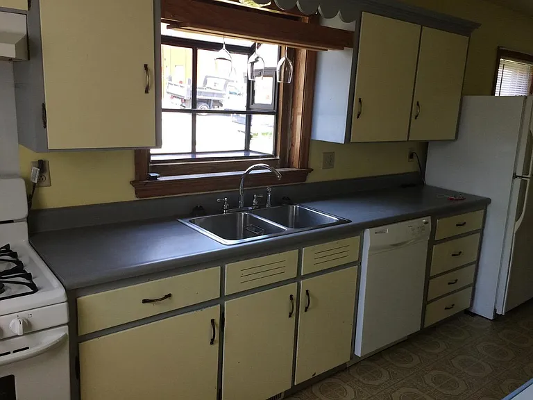 1612 Oneida St — Photo 3