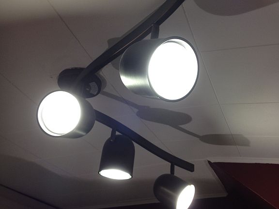 adjustable track lighting in