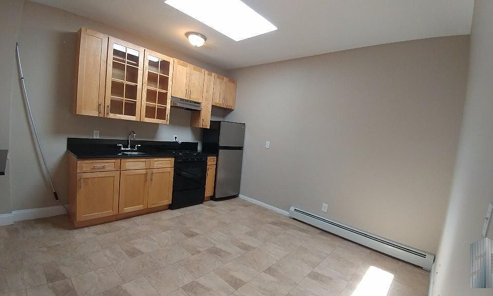 1st image of 19312 Jamaica Ave #3