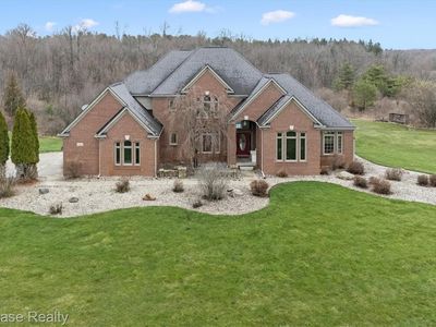 8315 E Allen Rd, Fenton, MI, 48430