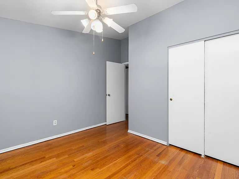 550 Versailles Dr — Photo 11