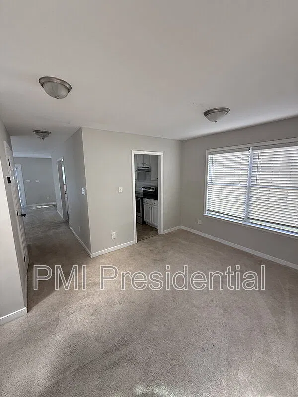 4 bed, 2.5 bath, 1892 sqft, $2,450 — Photo 3
