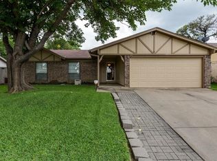 7632 Bermejo Rd, Fort Worth, TX 76112