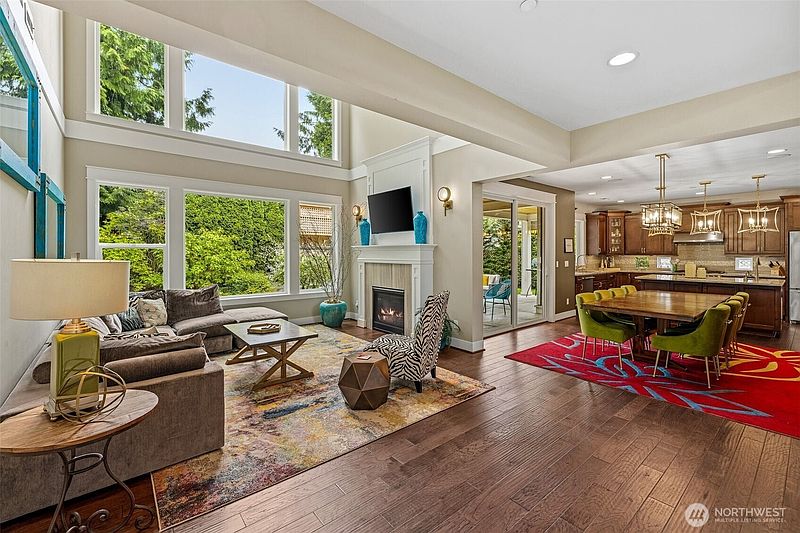 4th image of 627 SW 185th