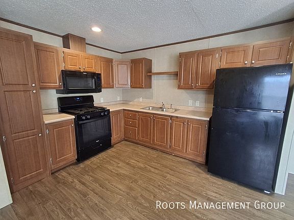 3rd image of 116 Birch Crest Dr #116
