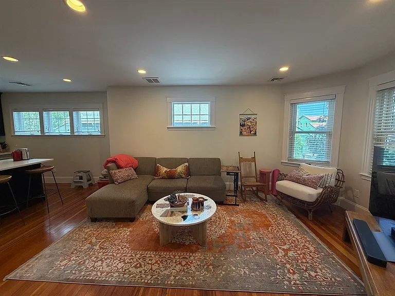 32-34 Chestnut St #32 — Photo 5