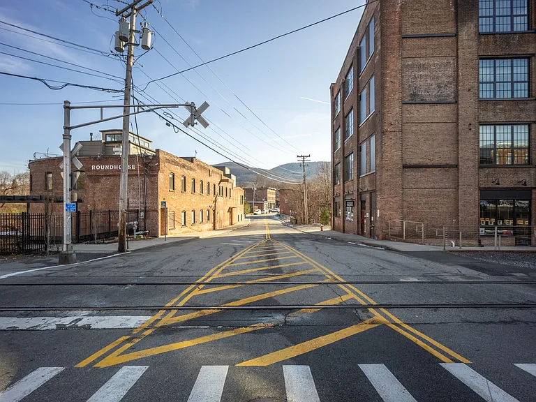 27 E Main St #5 — Photo 20