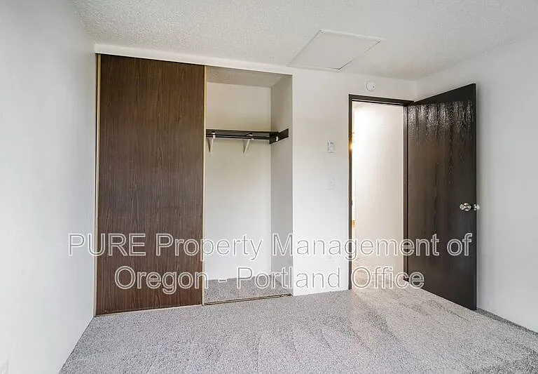 Parkway Garden — Photo 12