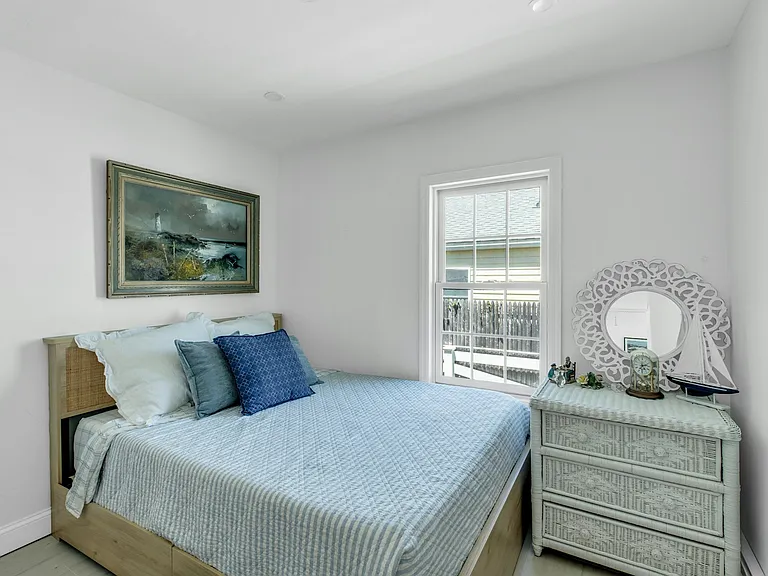 135 Noyac Ave — Photo 11