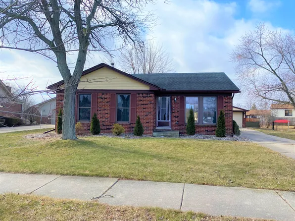 19273 Lancaster Ct, Woodhaven, MI 48183