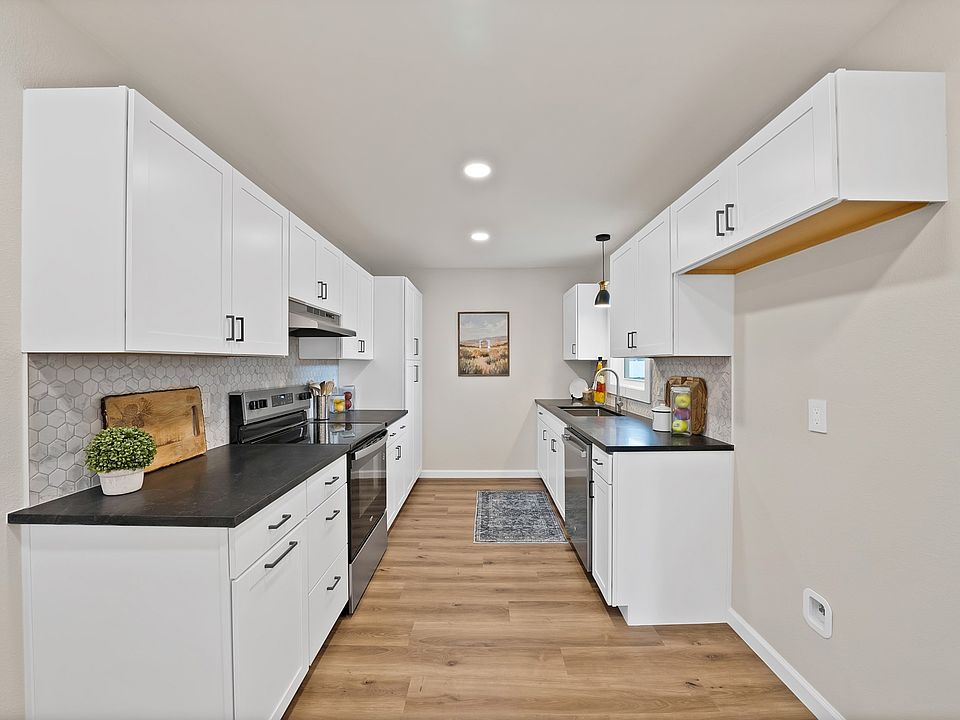 1st image of 1104 E Russell Ave