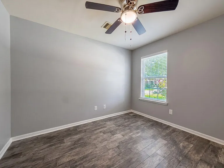 8102 Sanders Glen Ln — Photo 9