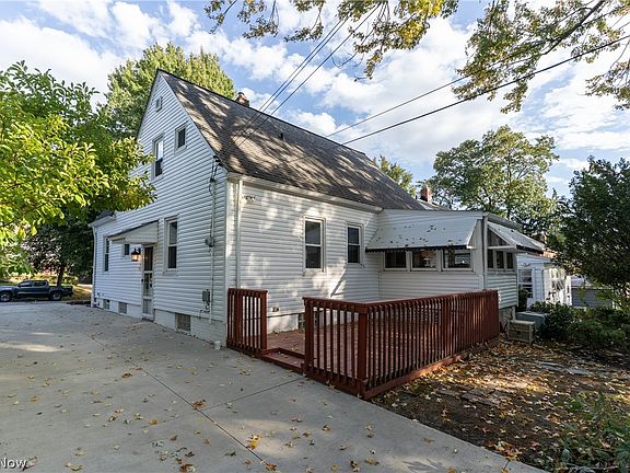 4th image of 1592 Laclede Rd