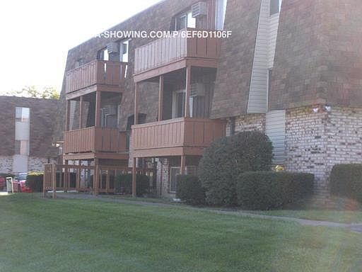 2nd image of 127B Fox Hill Ln