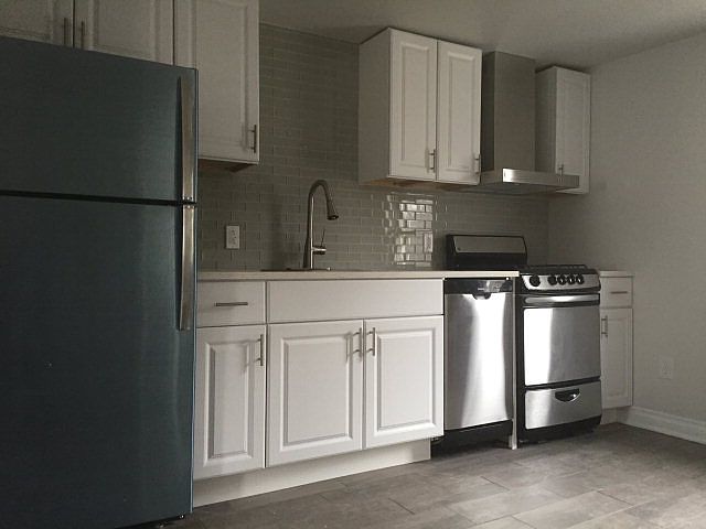 2nd image of 727 W 1st St