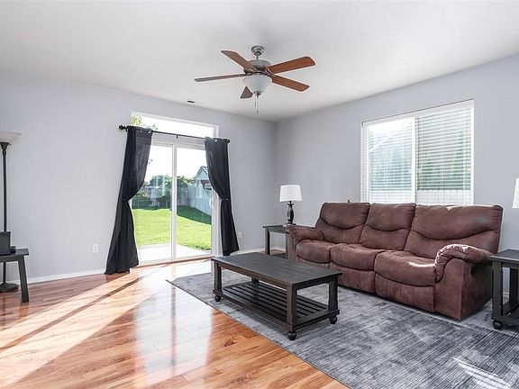 2nd image of 2462 Hickory Ave