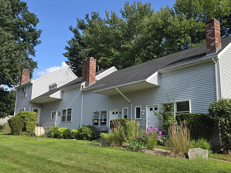 12 Bittersweet Ln — Photo 1