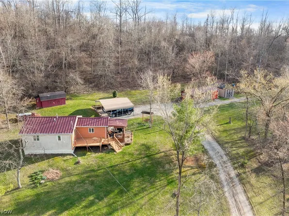 18990 New Gottengen Rd, Salesville, OH 43778