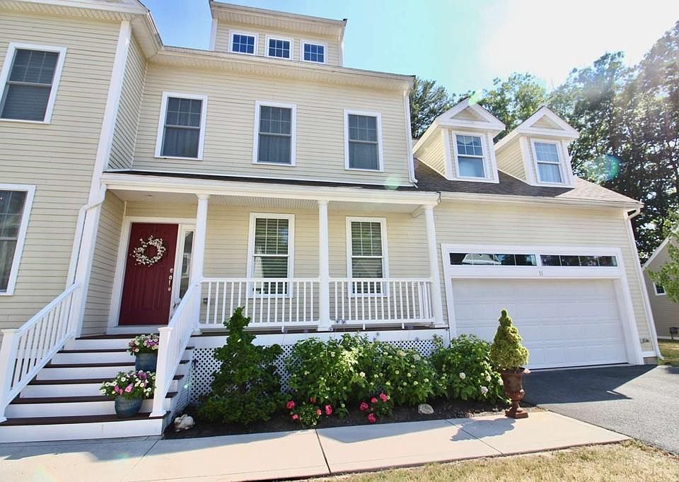 1st image of 11 Middlewood Dr