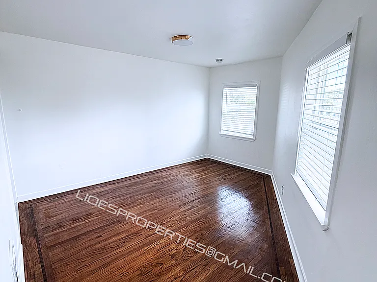 2412 Beacon Ave S #F — Photo 9