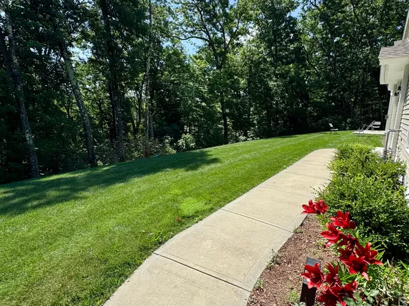 27 Albert St, Auburn, MA 01501
