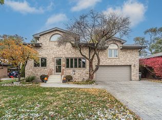 6528 Ridge Dr, Chicago Ridge, IL 60415