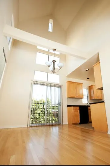 900 N Croft Ave — Photo 5