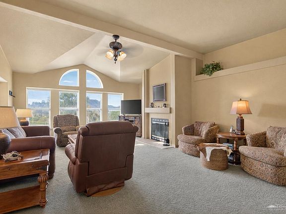 4th image of 38360 Big Springs Dr