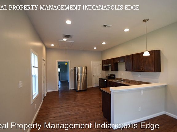 4th image of 934 Woodlawn Ave
