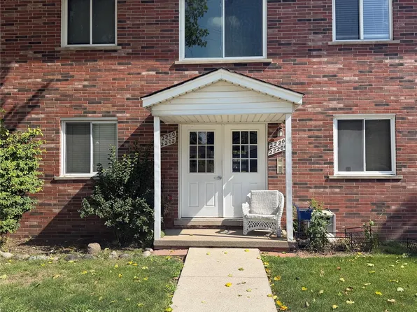 22204 E Eleven Mile Rd, Saint Clair Shores, MI 48081