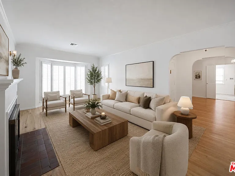 8029 Airlane Ave — Photo 1