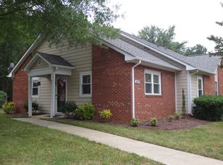 903 Huntington Park Dr, Morrisville, NC 27560