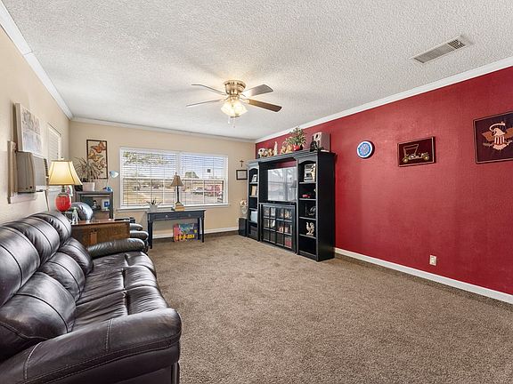 4th image of 4513 Mercedes Dr