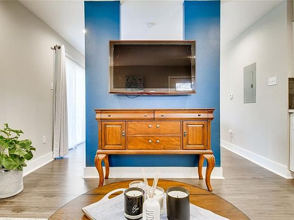 5th image of 935 La Posada Dr Unit 153