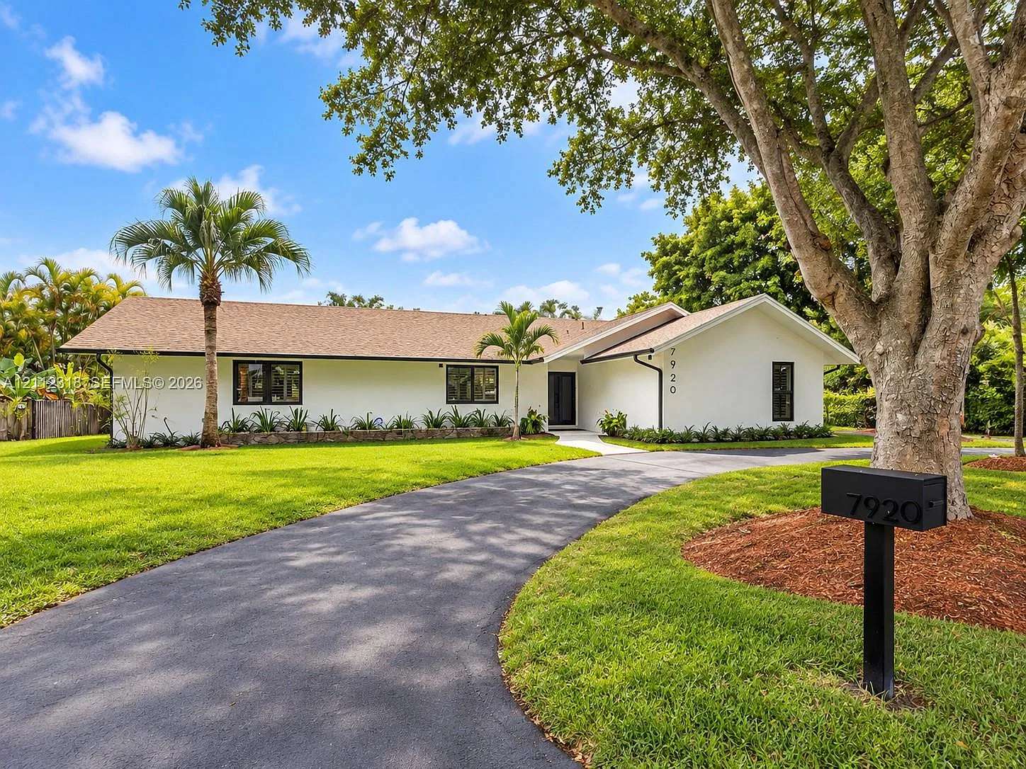 Charlotte Estates — Photo 1