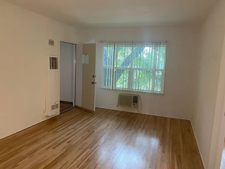 701 S Louise St — Photo 10