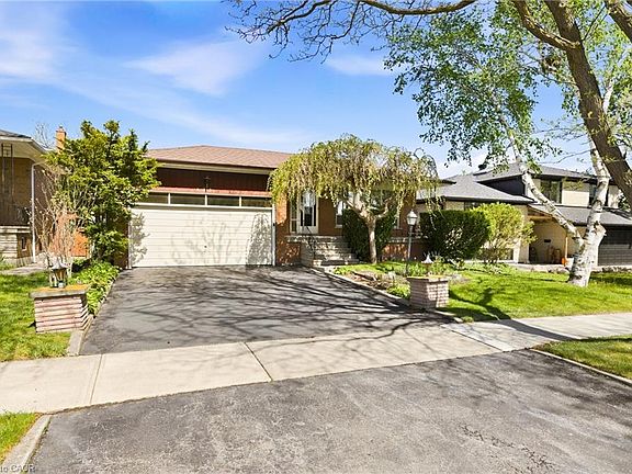 5th image of 893 Hollowtree Cres