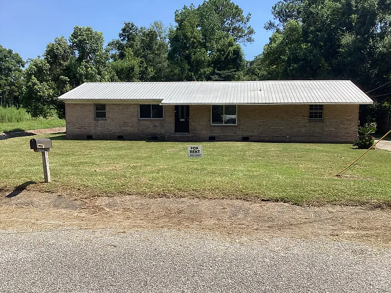 1803 Sandra Dr — Photo 1