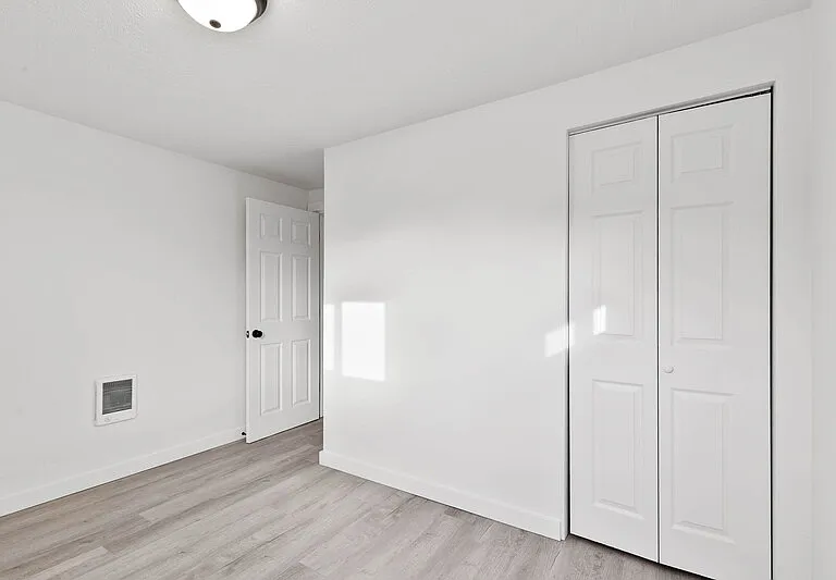 1027 S Beeman St — Photo 13