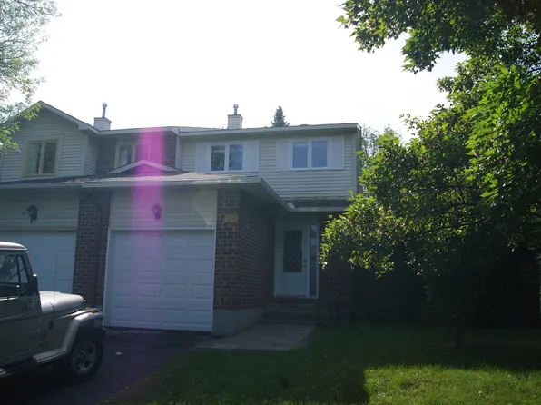 29 McCurdy Dr #1, Ottawa, ON K2L 2W7
