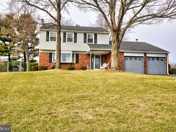 553 Deerfield Dr, Norristown, PA 19403