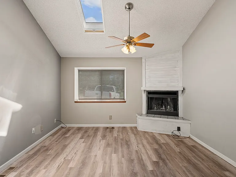 291 E Lake Ave — Photo 1