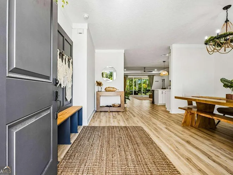 100 Carrington Way — Photo 6