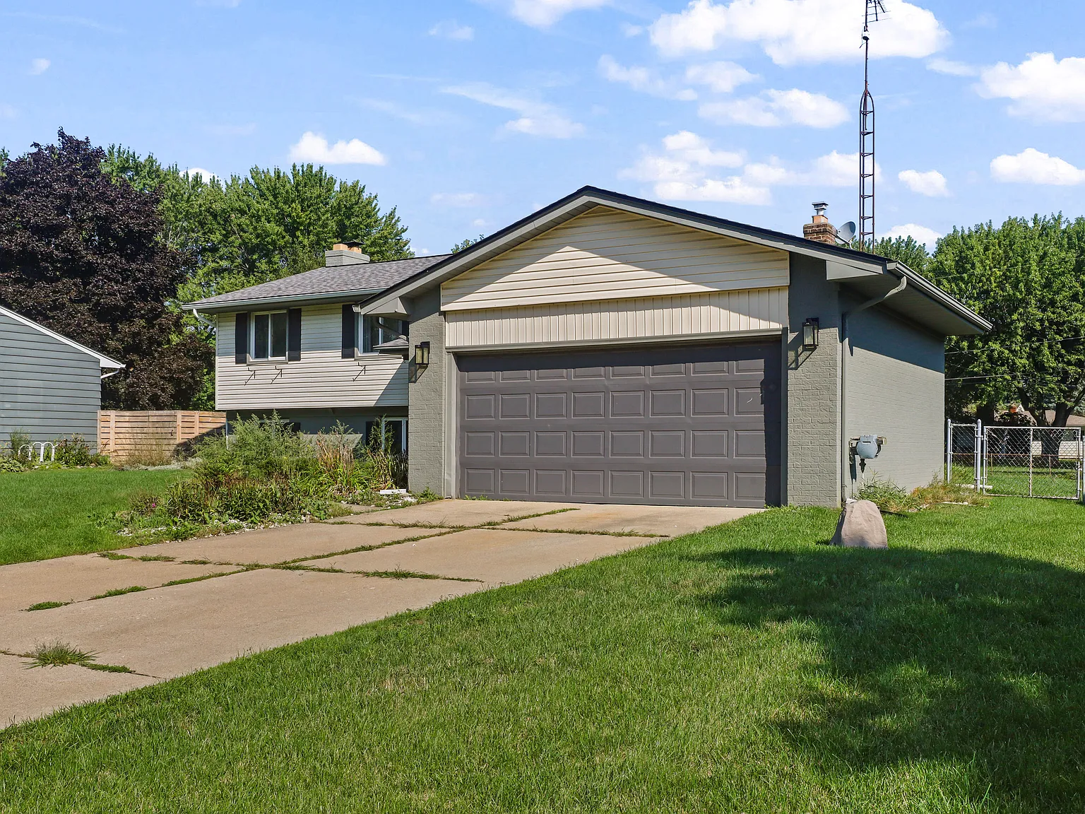 4 bed, 1.5 bath, 1632 sqft, $2,200 — Photo 3