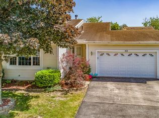 412 Farmbrook Ct, Romeoville, IL 60446