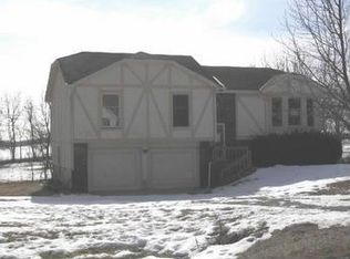 15061 Sweet Briar Dr, Basehor, KS 66007