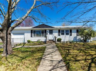 35 Topaz Rd, Warwick, RI 02818