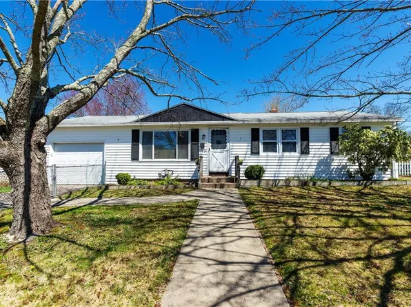 35 Topaz Rd, Warwick, RI 02818